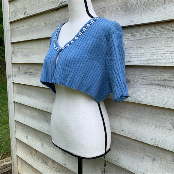 Vintage 90s Blue Solid Print Floral Crochet V-Neck Ribbed Short Sleeve Crop Top - Picture 3 of 16